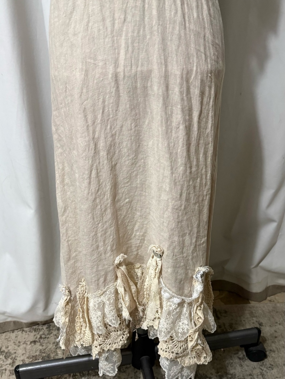 Vtg  Lace Italian Linen V-Neck Upcycled Dress Handmade Sz Med Slight Low Hem - Picture 10 of 14